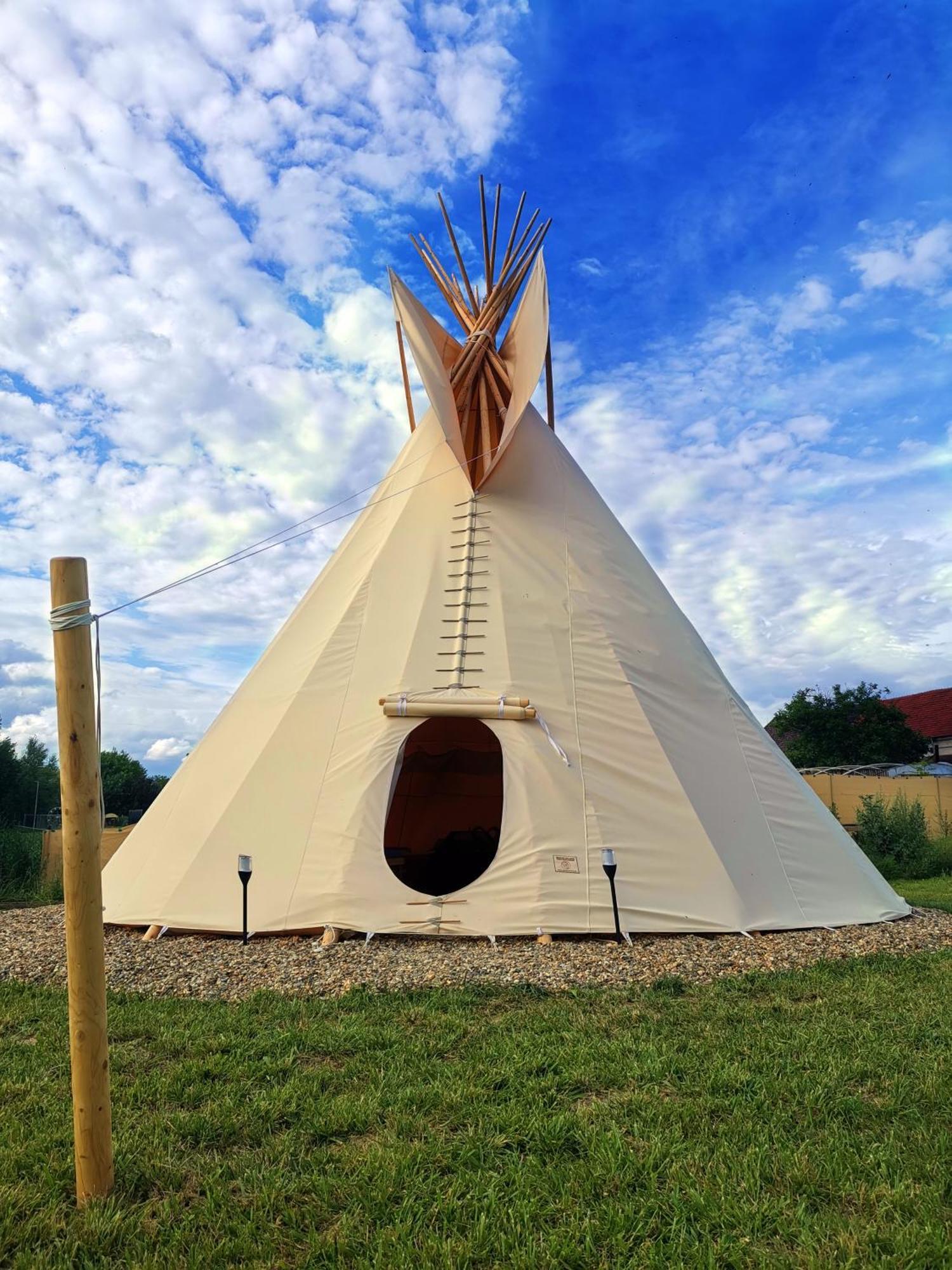 Teepee Camp Lounky Hotell Chodouny Eksteriør bilde