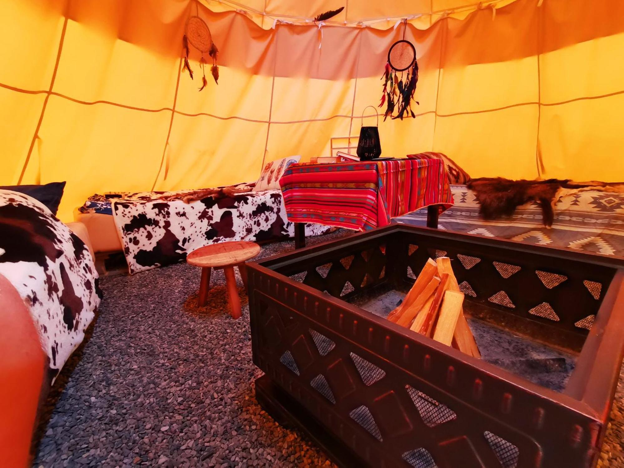 Teepee Camp Lounky Hotell Chodouny Eksteriør bilde